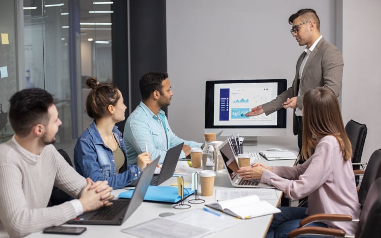 How to Create Data-Driven HR Strategies Using HCM Cloud Solutions